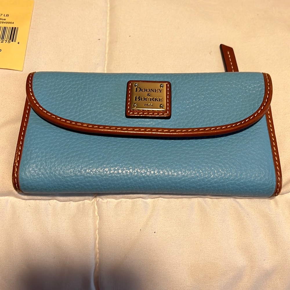Dooney & Bourke wallet